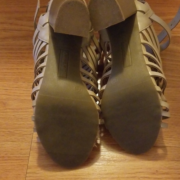 Heels - Picture 5 of 5